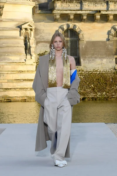 Look 11